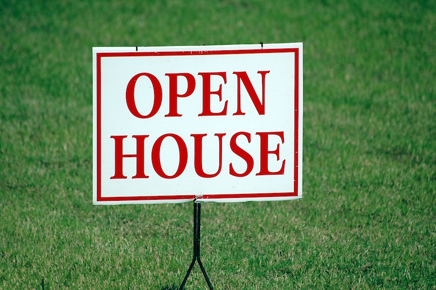 Open house sign with market update